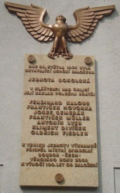 pamětní deska na sokolovně