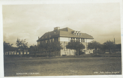 novostavba v roce 1923; zdroj: esbirky.cz