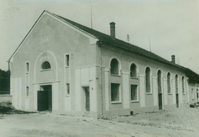 novostavba asi v roce 1921; zdroj: esbirky.cz