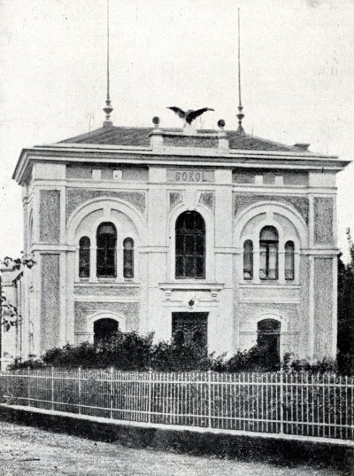Průčelí sokolovny, zdroj: Pamětní list Sokola Žamberského, r. 1927