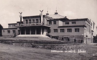 novostavba sokolovny na konci 20. let