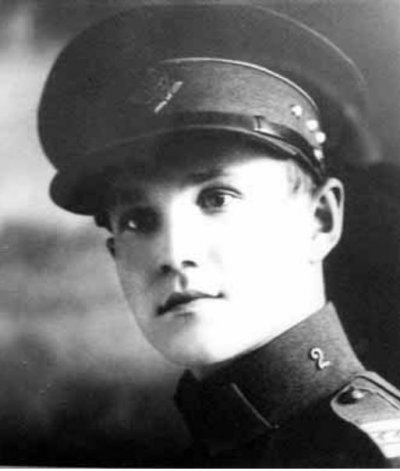 Mladý Bohumil Čupa ve vojenském stejnokroji (zdroj: zpravodaj obce Metylovice, mimořádné číslo, květen 2010)