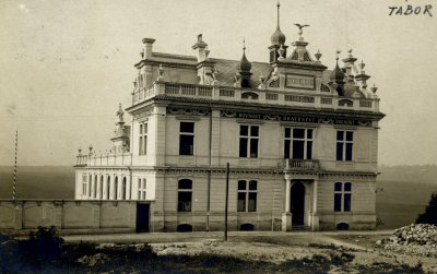 Táborská sokolovna na dobové pohlednici, zdroj: archiv ČOS