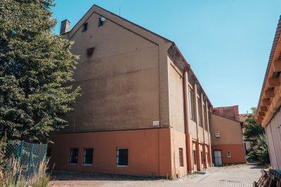 Zadní pohled na sokolovnu, zdroj: ČOS