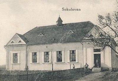 Dobový záběr sokolovny