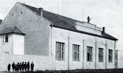 Z výstavby sokolovny, zdroj: Sokol Nehvizdy 95 let (1907–2002), knihovna ČOS
