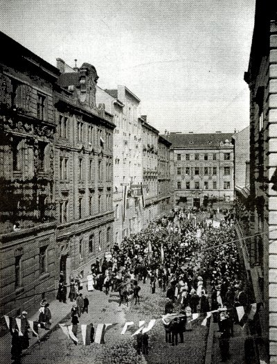 Sokolovna jednoty Smíchov II na dobové fotografii, bez datace, zdroj: 100 let: Sokol Smíchov II. 1896–1996