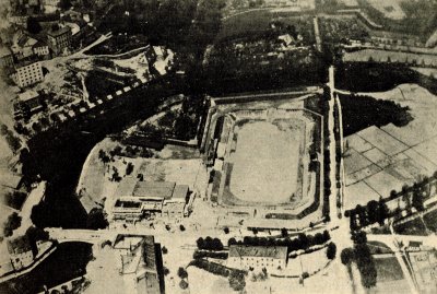 Sokolská zahrada, stadion a nová sokolovna, letecký pohled, zdroj: Památník k šedesátiletému trvání Sokola v Olomouci 1869–1929, knihovna ČOS