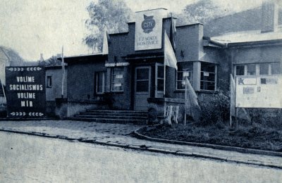 Hostivická sokolovna v 80. letech 20. století, zdroj: 90 let Tělovýchovné jednoty Sokola Hostivice 1892–1982, knihovna ČOS