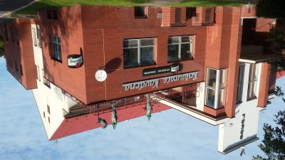 Jedno z bočních křídel s restaurací, foto: Martin Tilšar