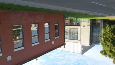 Roh sportovní haly z roku 1977 z ulice U Stadionu, foto: Martin Tilšar