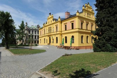 V pozadí škola architekta Valečka, foto: mladoboleslavsko.eu