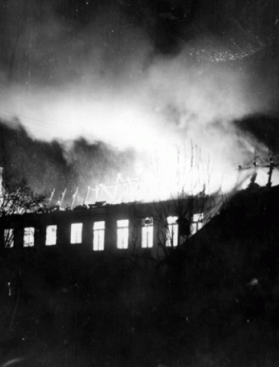 budova zachvácená požárem (rok 1969)