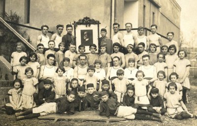 slavnostní otevření sokolovny [zdroj https://www.starkoc.cz]