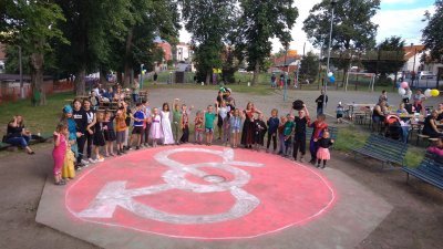 Pohled na hřiště - taneční plocha 