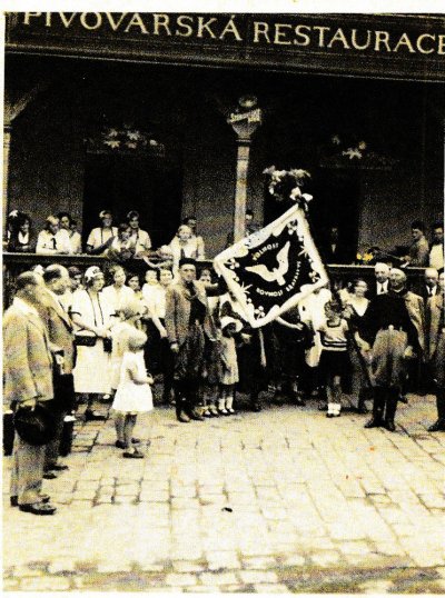 prapor štěnovických sokolů, rok 1932 (zdroj: archiv PhDr. A. Vlčkové)