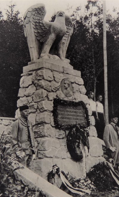 Dokončený památník 17. 7. 1938