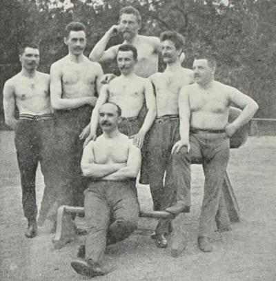Karel Elgart s bratry sokoly, uprostřed vzadu s plnovousem, zdroj: Staněk, Veselý, 1929