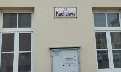 Máchalova, uliční znamení, foto: M. Tilšar