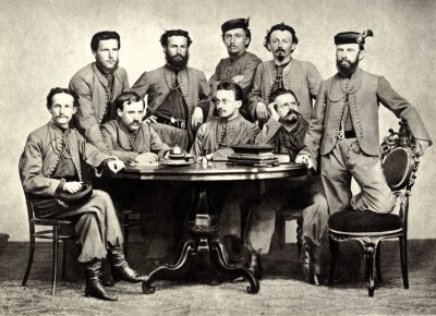 Správní výbor Sokola Pražského po Fügnerově smrti. Tomáš Černý sedící třetí zleva, zdroj: Dr. Miroslav Tyrš 1832–1932, knihovna ČOS